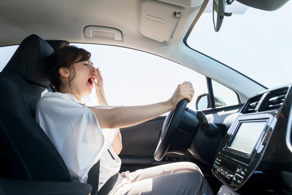 車の運転には必須！ドライブ中の眠気覚ましの方法